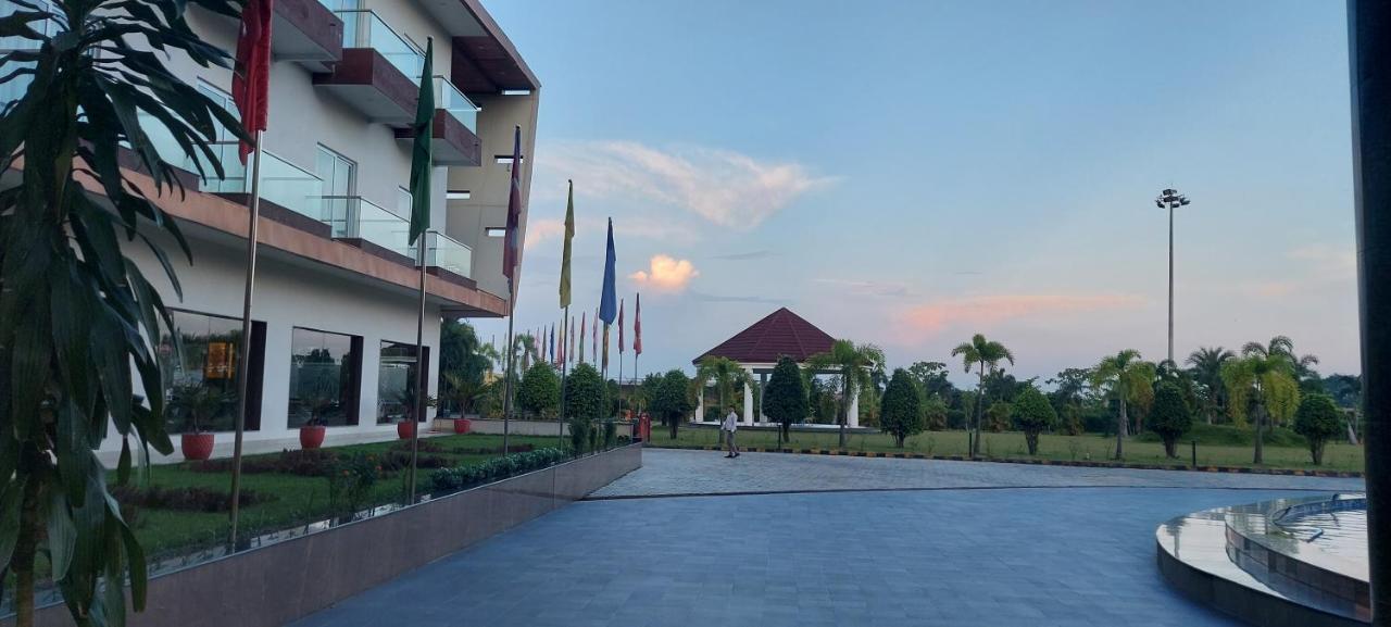 Hotel Mechi Crown Kakarvitta Ngoại thất bức ảnh