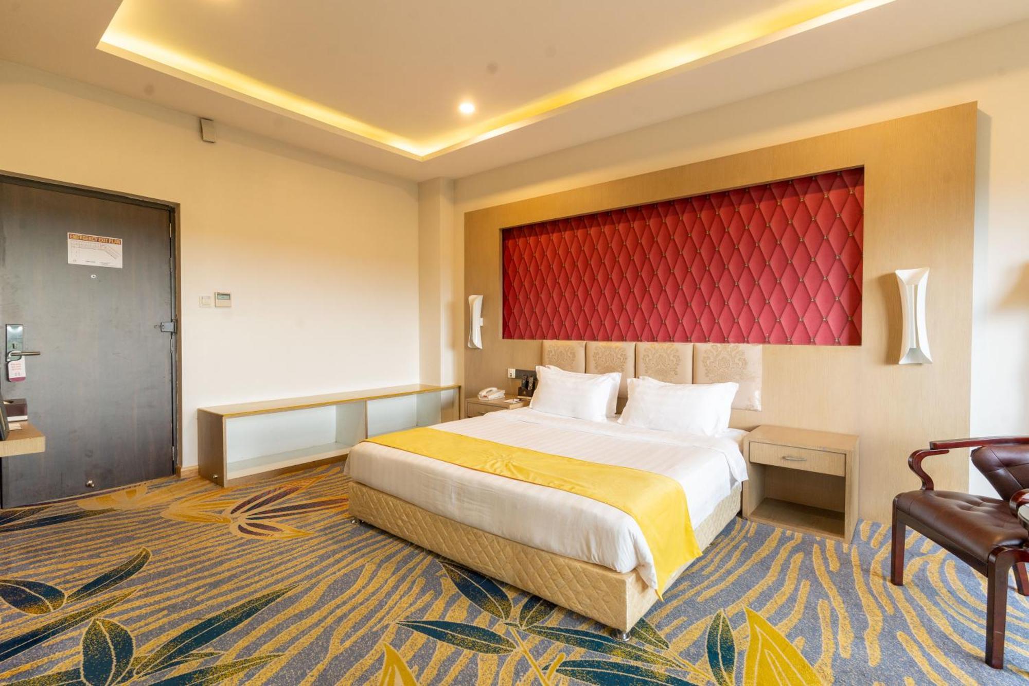 Hotel Mechi Crown Kakarvitta Ngoại thất bức ảnh