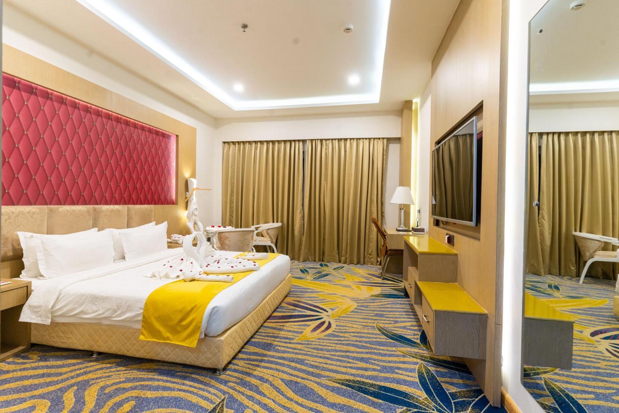 Hotel Mechi Crown Kakarvitta Ngoại thất bức ảnh
