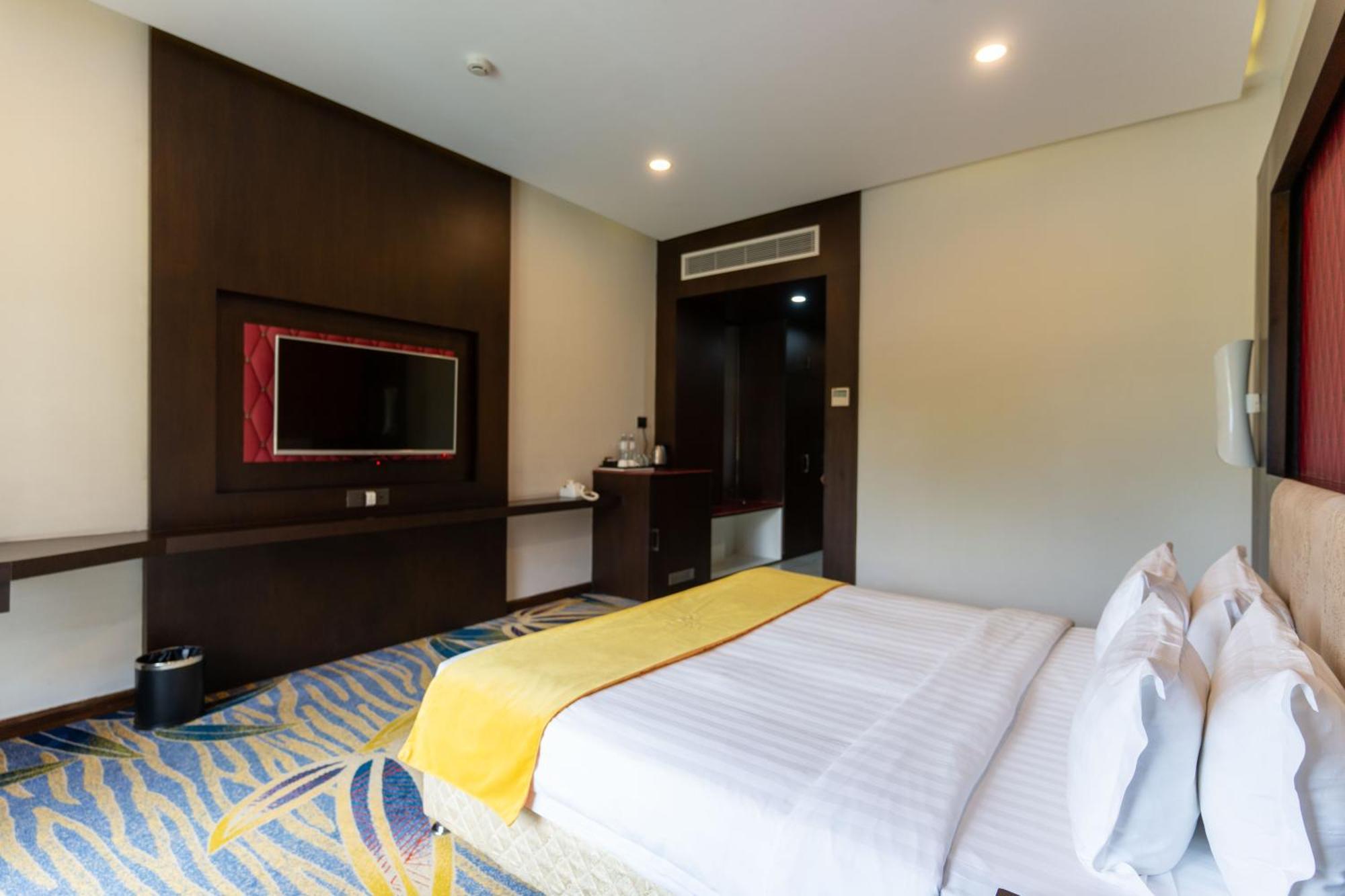 Hotel Mechi Crown Kakarvitta Ngoại thất bức ảnh